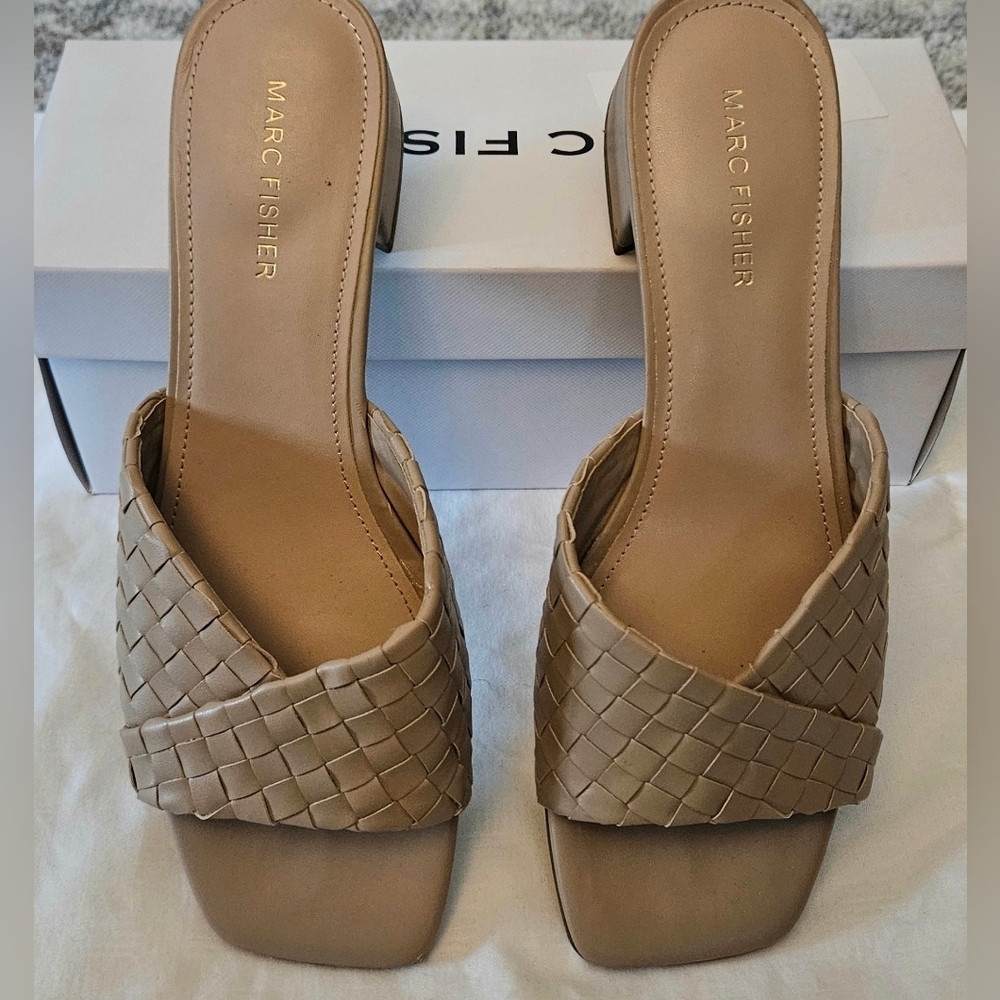 Marc Fisher Woven Mule Sandals Womens Size 9 Beige Block Heel Slip On